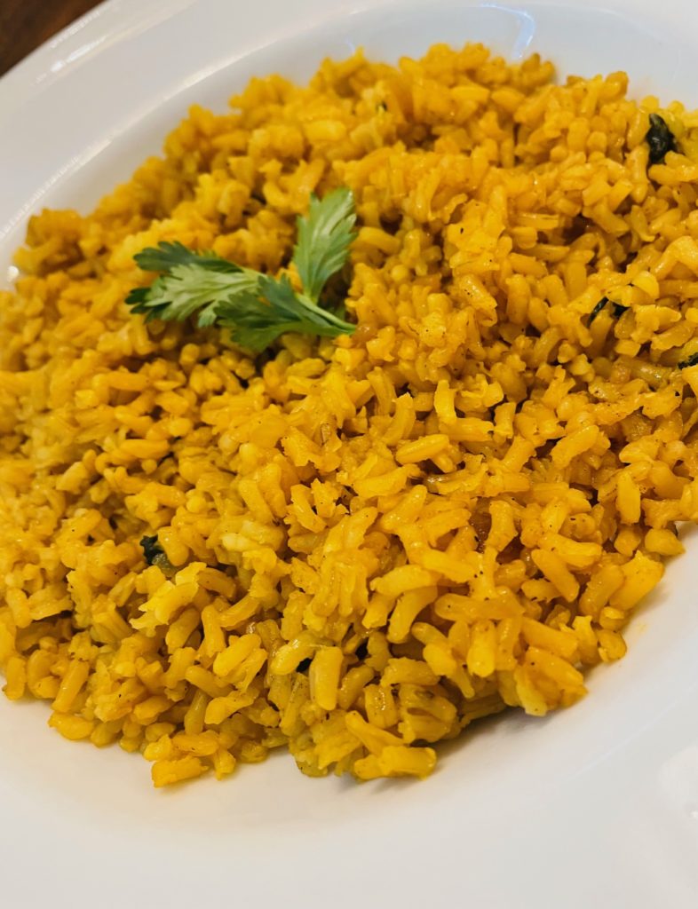 yellow rice made from brown rice: brown rice with turmeric